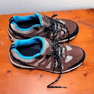 BEARPAW HIKING WOMEN'S BROWN SUEDE LOW TOP WATERPROOF LACE UP SZ 8